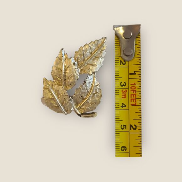Vintage Gold Tone Textured Multi Leaf Pin Brooch Estate - Picture 7 of 7